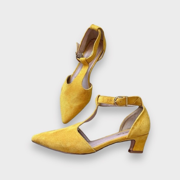 ModCloth Yellow Suede Tarzan T Strap Pointed Toe Short Heels Size 9 - Picture 5 of 9